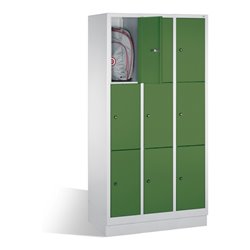 C+P Fächerschrank Classic auf Sockel, 9 Fächer, H1800xB900xT500mm Front Resedagrün Korpus Lichtgrau