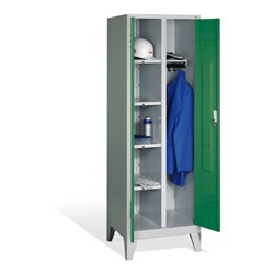 C+P Wäsche-Spind Classic auf Füßen, 2 Abteile, H1850xB610xT500mm Front Resedagrün Korpus Lichtgrau