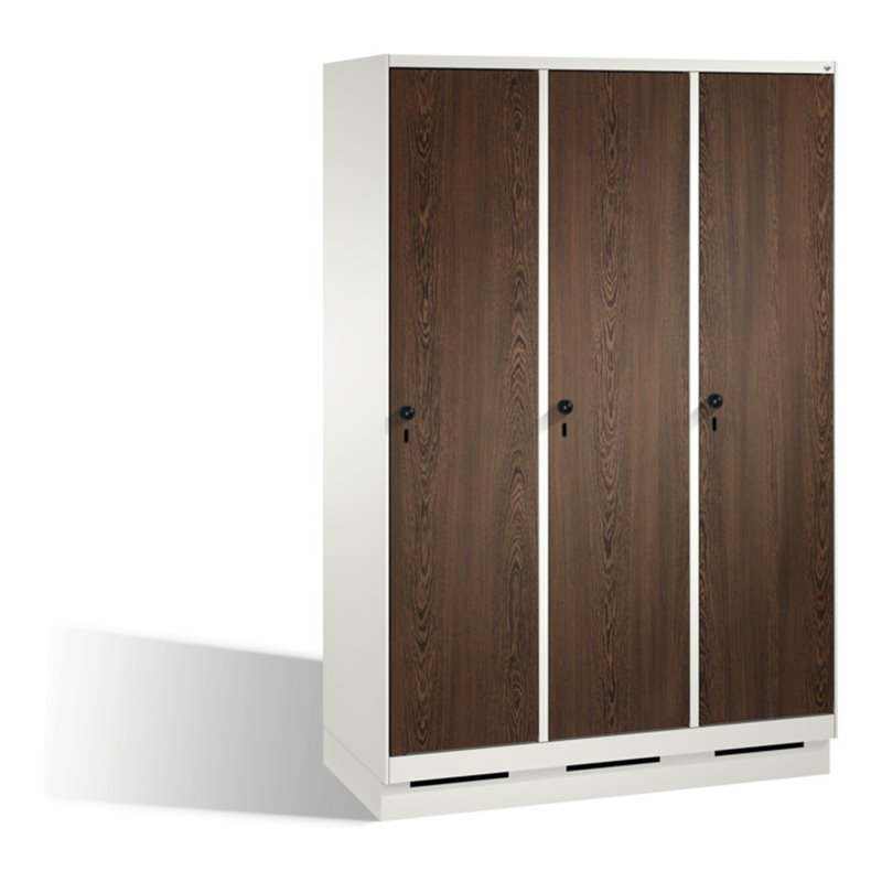 C+P Umkleidespind Evolo auf Sockel, 3 Abteile, H1800xB1200xT500mm Korpus Reinweiß