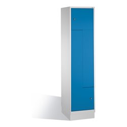 C+P Z-Spind auf Sockel, für 2 Personen, H1820xB420xT510mm Front Lichtblau Korpus Lichtgrau