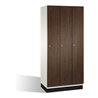 C+P Umkleidespind Cambio auf Sockel, 3 Abteile, H1950xB900xT525mm, Reinweiß/Wenge
