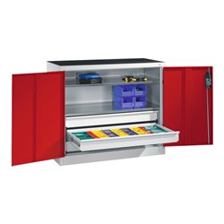C+P Werkzeug-Beistellschrank mit Drehtüren, 2 Böden und 3 Schübe, H1000xB1200xT500mm Front Rubinrot Korpus Lichtgrau