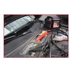 KS Tools 12 V Batterie-Booster – mobiles Starthilfegerät 700 A mit induktiver Ladestation