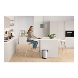 Hailo Pure M, Design-Tret-Mülleimer, 12 ltr, Rot