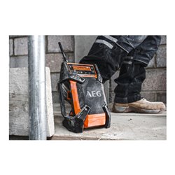 AEG Akku-Radio BR1218C-0 12V Solo-Version inkl. 2-Batterien für LCD-Digitaluhr, AUX-Anschlusskabel