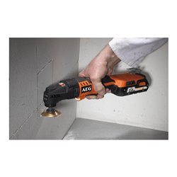 AEG Akku-Multitool OMNI18CLI-202BKIT1X 18V inkl. 2x 2,0 Ah PRO Akku, Schleifpapier, Sägeblätter, Ladegerät im Karton