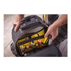 Stanley Essential Rucksack mit Teleskopgriff