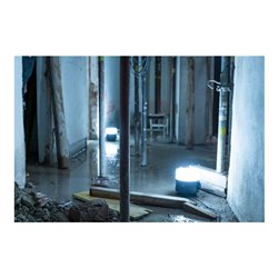 Brennenstuhl Mobiler 360° LED Baustrahler 50W, 5300 lm, 5m Kabel, spritzwassergeschützte Steckdose, IP54