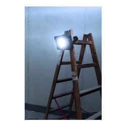 Scangrip Akku-LED-Baustrahler FLOOD LITE M mit bis zu 2000 Lumen