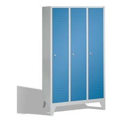 C+P Umkleidespind Classic auf Füßen 3 Abteile Front Lichtblau Korpus Lichtgrau