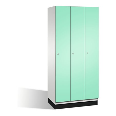 C+P Umkleidespind Cambio auf Sockel 3 Abteile Front Lichtgrün Korpus Lichtgrau