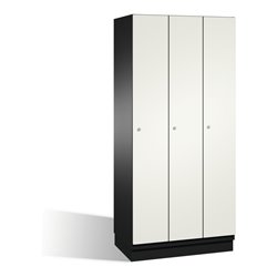 C+P Umkleidespind Cambio auf Sockel 3 Abteile Front Reinweiß Korpus Schwarzgrau