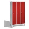 C+P Umkleidespind Classic auf Füßen 3 Abteile Front Rubinrot Korpus Lichtgrau