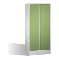 C+P Umkleidespind Classic auf Sockel 2 Abteile Front Resedagrün Korpus Lichtgrau