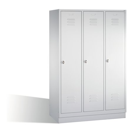 C+P Umkleidespind Classic auf Sockel 3 Abteile Front Lichtgrau Korpus Lichtgrau
