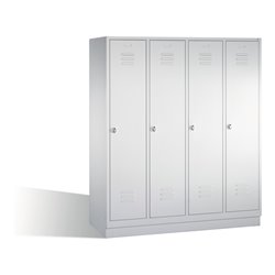C+P Umkleidespind Classic auf Sockel 4 Abteile Front Lichtgrau Korpus Lichtgrau
