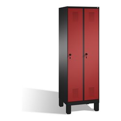 C+P Umkleidespind Evolo auf Füßen 2 Abteile Front Rubinrot Korpus Schwarzgrau
