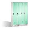 C+P Umkleidespind Evolo auf Sockel 4 Abteile Front Lichtgrün Korpus Lichtgrau