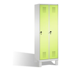 C+P Umkleidespind Evolo auf Füßen 2 Abteile Front Viridingrün Korpus Lichtgrau