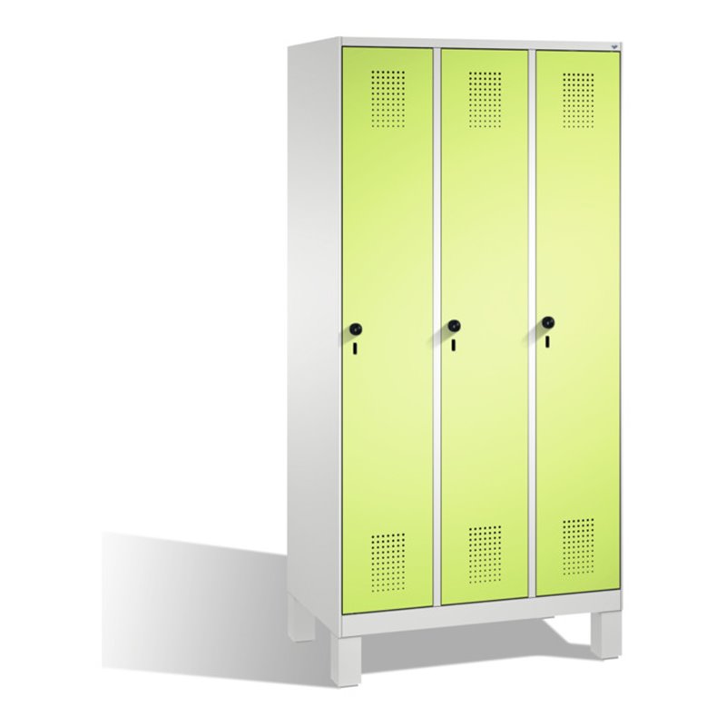 C+P Umkleidespind Evolo auf Füßen 3 Abteile Front Viridingrün Korpus Lichtgrau