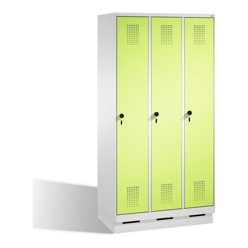 C+P Umkleidespind Evolo auf Sockel 3 Abteile Front Viridingrün Korpus Lichtgrau