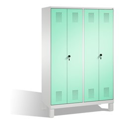 C+P Doppelspind Evolo auf Füßen 4 Abteile Front Lichtgrün Korpus Lichtgrau