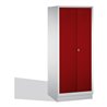 C+P Putzmittel-Spind Classic auf Sockel 2 Abteile Front Rubinrot Korpus Lichtgrau
