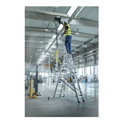 MUNK Stufen-Mehrzweckleiter 3-teilig mit nivello®-Traverse und clip-step R13