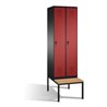 C+P Umkleidespind Evolo mit Sitzbank 2 Abteile Front Rubinrot Korpus Schwarzgrau