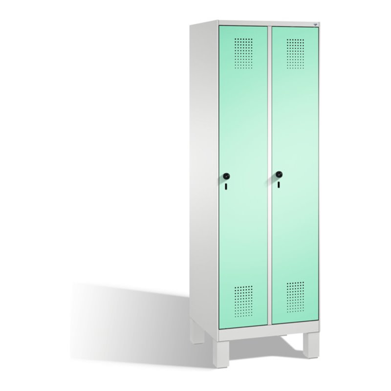 C+P Umkleidespind Evolo auf Füßen 2 Abteile Front Lichtgrün Korpus Lichtgrau