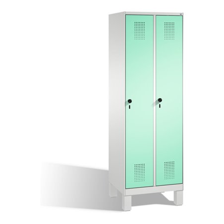 C+P Umkleidespind Evolo auf Füßen 2 Abteile Front Lichtgrün Korpus Lichtgrau