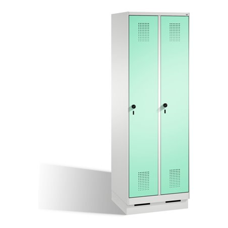 C+P Umkleidespind Evolo auf Sockel 2 Abteile Front Lichtgrün Korpus Lichtgrau