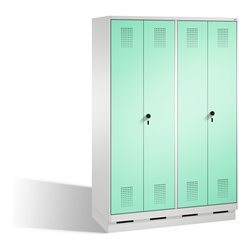 C+P Doppelspind Evolo auf Sockel 4 Abteile Front Lichtgrün Korpus Lichtgrau