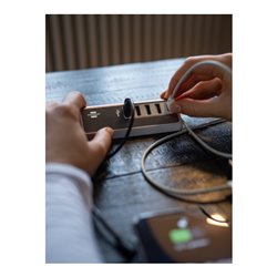 Brennenstuhl®estilo USB Ladegerät mit Schnellladefunktion / Mehrfach USB Ladestation mit Edelstahloberfläche und 1,5m Textil-Kab