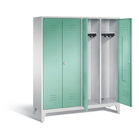 C+P Schwarz-Weiss-Spind Classic, H1850xB1590xT500mm, Front Lichtgrün, Korpus Lichtgrau (8012-42)