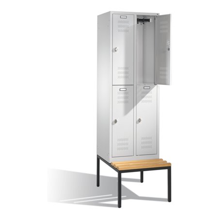 C+P Spind doppelstöckig Serie 128, Garderobenschrank auf untergebauter Sitzbank