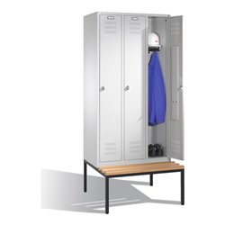 C+P Spind doppelstöckig Serie 128, doppelstöckiger Garderobenschrank auf untergebauter Sitzbank