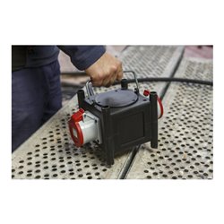 Brennenstuhl Kompakter Gummi-Stromverteiler / Gummiverteiler (2m Kabel, 2x CEE 400V/32A, Baustelleneinsatz und ständiger Einsatz