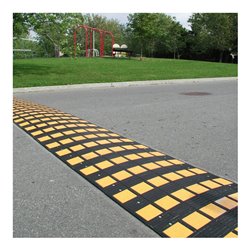 Moravia Fahrbahnschwelle SafeRide-50 Abschlusselement mit Nut schwarz 900 x 450 x 50 mm