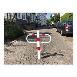 Schake Parkplatzsperre Typ 471FB, 70x70mm, herausnehmbar + Dreikantverschluß, Breite 800mm, Höhe Überflur 900mm, weiß / rot + Bo