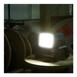 Makita LED-Baustrahler 14,4V-18V,230V mit 30 LEDs DEADML811