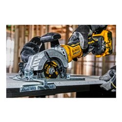DEWALT 18 Volt Akku-Handkreissäge in kompakter Bauform, 38mm Schnitttiefe (Basisversion) DCS571NT-XJ