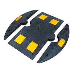 Schake Bodenschwelle aus Gummi, aus Gummi schwarz mit gelben Markierungen, 50mm Hoch, 800mm Überfahrlänge, Endstück ohne Zapfen,