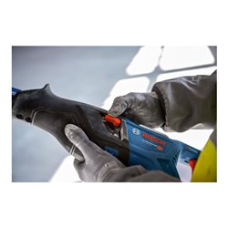 Bosch Akku-Säbelsäge GSA 18V-28 mit L-BOXX