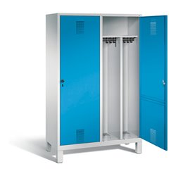 C+P Schwarz-Weiss-Spind Evolo, H1850xB1190xT500mm, Front Lichtblau, Korpus Lichtgrau (48210-40)