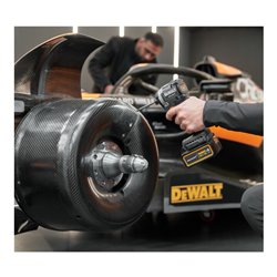 DEWALT Akku-Schlagschrauber 18V , inkl. 2 x Akkus (18 Volt / 4Ah) und System-Schnellladegerät