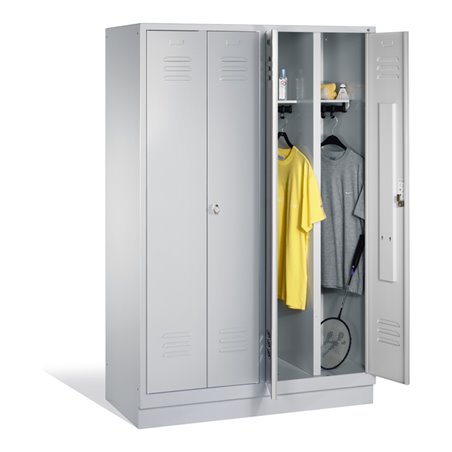 C+P Doppelspind Classic auf Sockel 4 Abteile Front Lichtgrau Korpus Lichtgrau