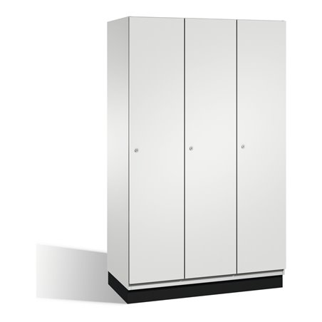 C+P Umkleidespind Cambio auf Sockel 3 Abteile Front Lichtgrau Korpus Lichtgrau