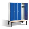 C+P Umkleidespind Classic mit Sitzbank 4 Abteile Front Enzianblau Korpus Lichtgrau