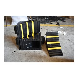 Schake Radkeil schwarz mit drei gelben Streifen, 285 x 155 x 185 mm